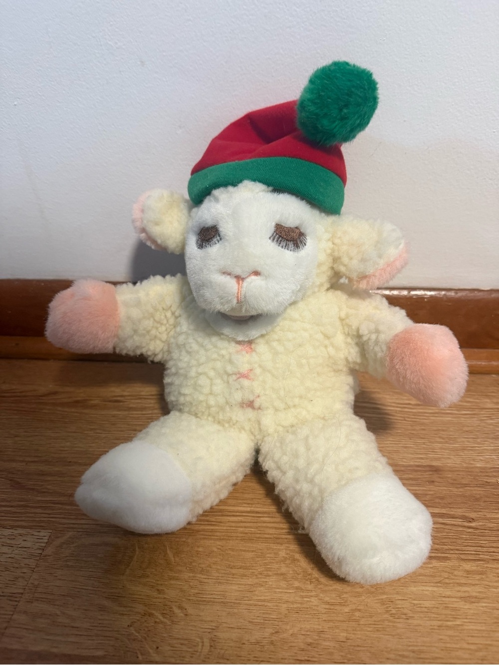 Avon Lamb Chop by Shari Lewis Hand Puppet in Santa Hat 11" Stuffed Plush
